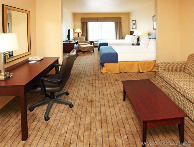Holiday Inn Express & Suites Marshall by IHG