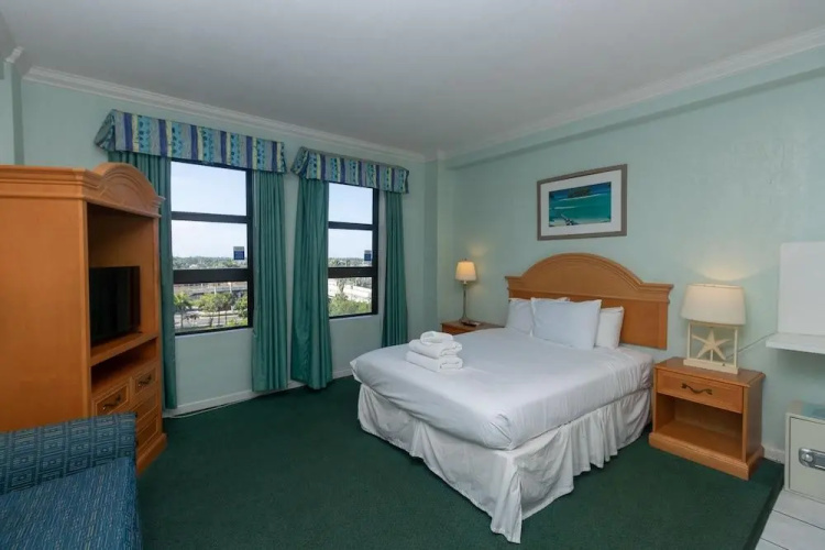 608 Studio Apt Hollywood Beach