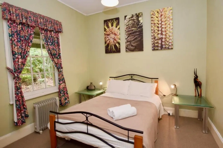 3 Bedrooms Cottage
