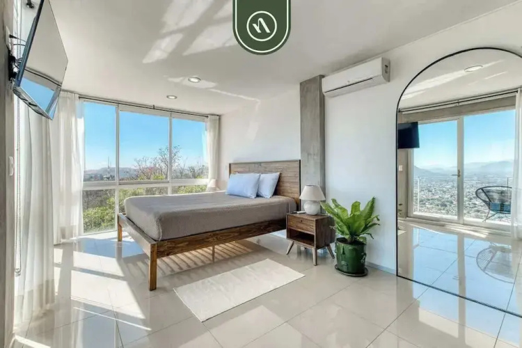 3 BR Condo - Panoramic Views - 5 Min to Downtown
