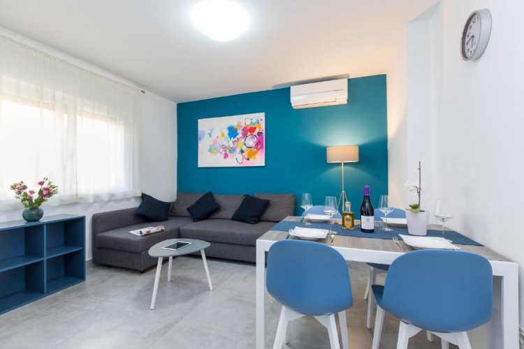2 Bedrooms Apartment