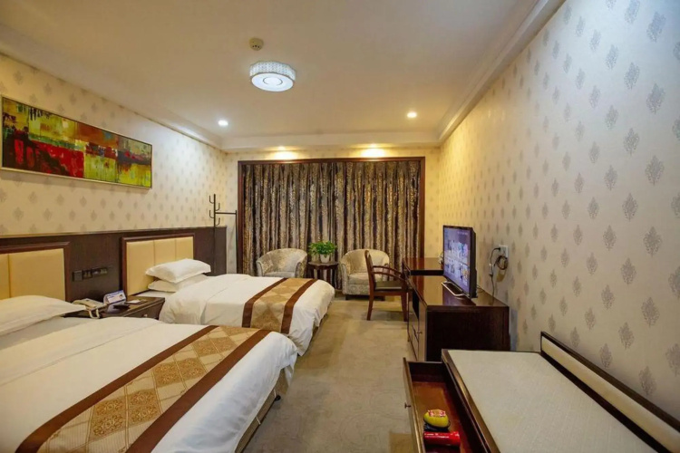 Golden Metropolis Hotel