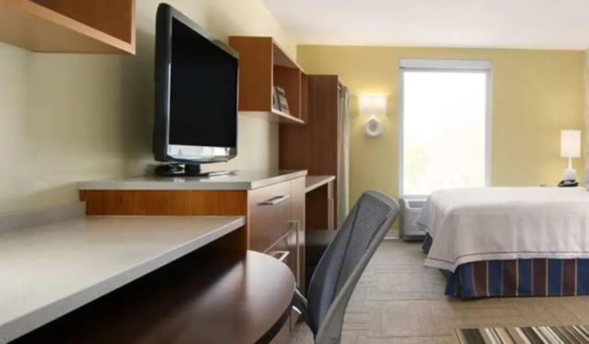 Mobility/Hearing Accessible Tub Double Studio