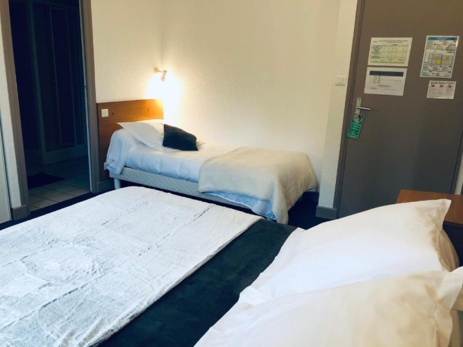 Standard Triple room