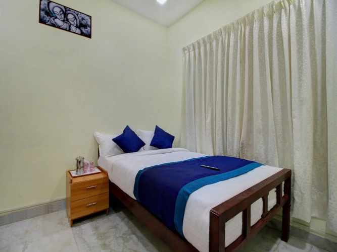 OYO 15427 Hotel Apple Grand