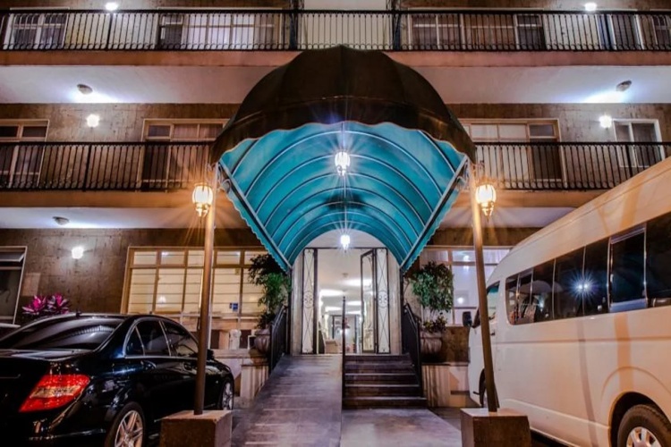 Del Marqués Hotel and Suites