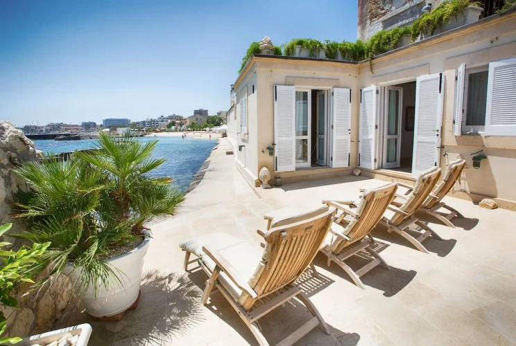 Standard Double room with partial sea view
