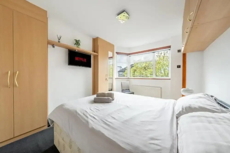 5-bed House - Sleeps 10 - Garden - Parking