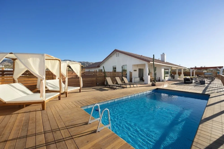 4 Bedrooms Cottage