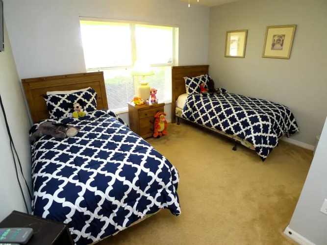 4 BED Pool Home Overlooking Reserve