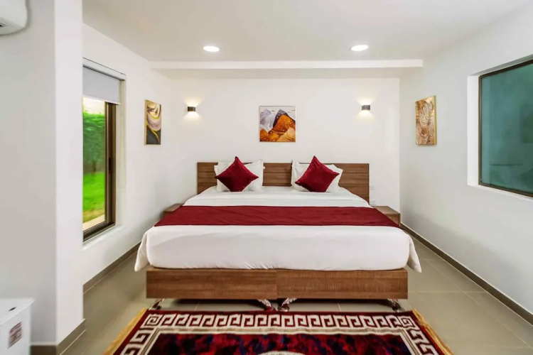 Crest Apartments & Suites