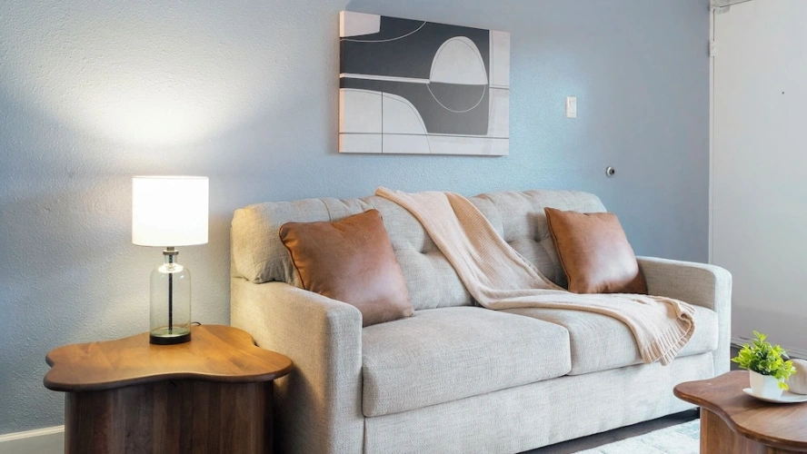 2 Bedrooms Apartment