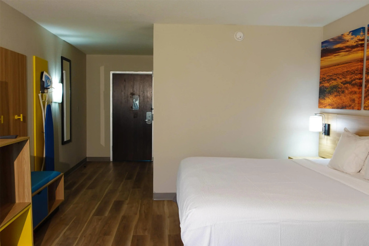 Days Inn by Wyndham Norman