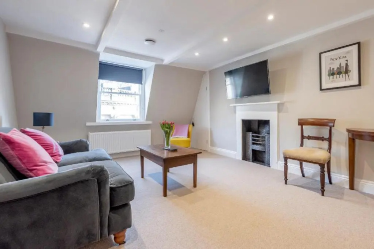 Stunning & Central Milsom Street Apartment