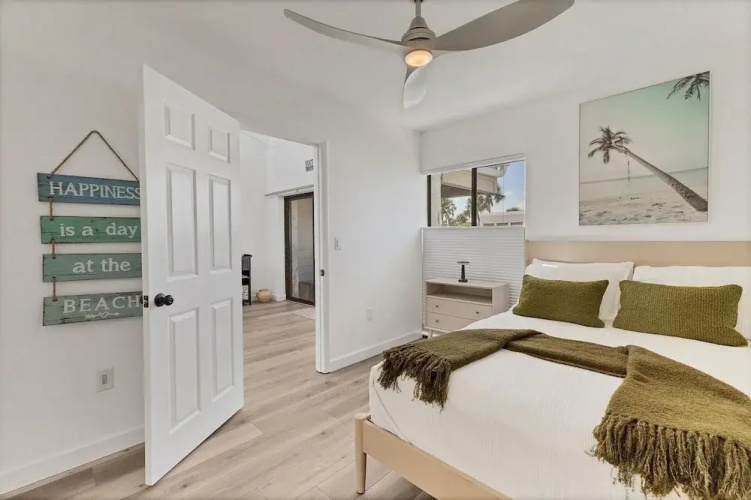 1555 Tarpon Center dr