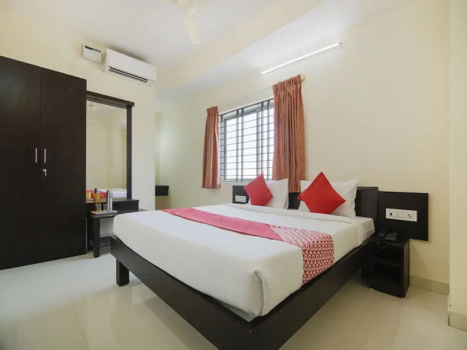 OYO 13595 VT Residency