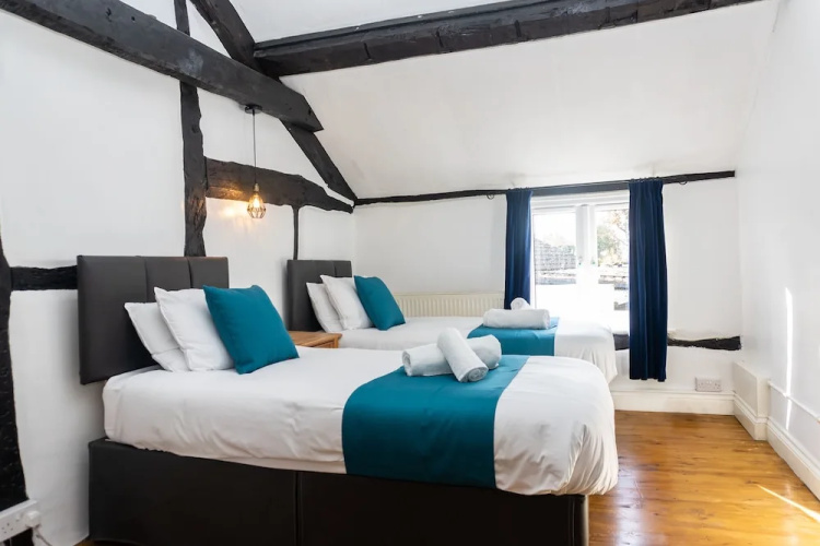 2 Pound cottage