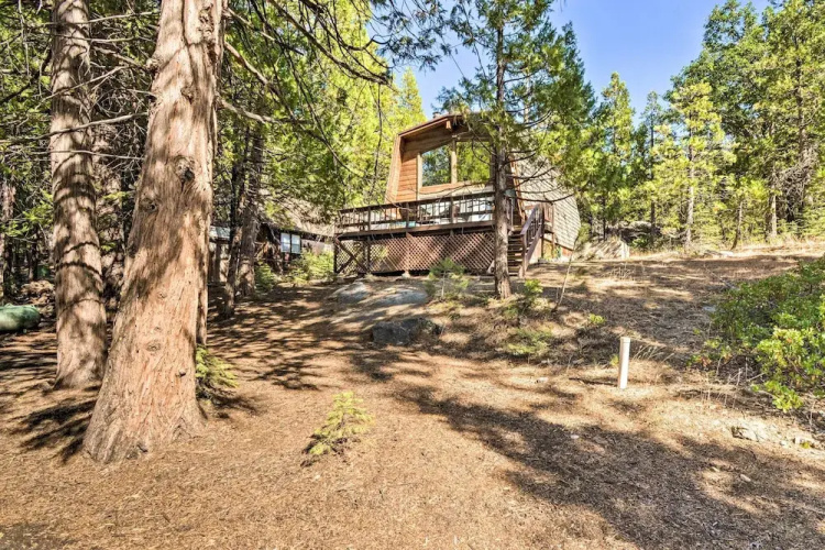 Charming Pinecrest Cabin w/ Private Deck