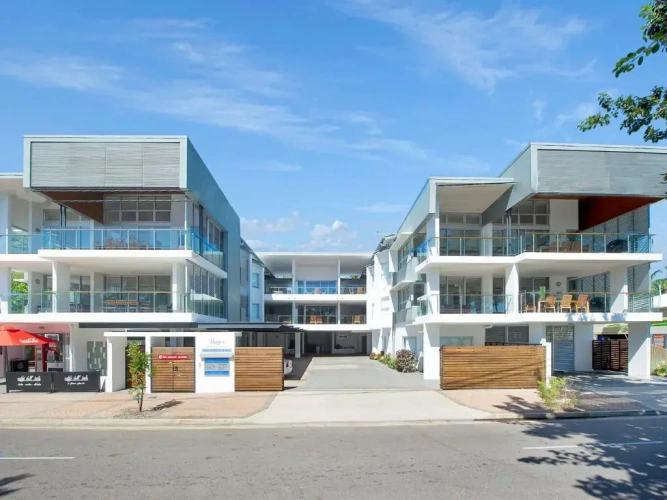 3 Bedrooms Apartment