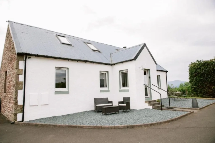 2 Bedrooms Cottage
