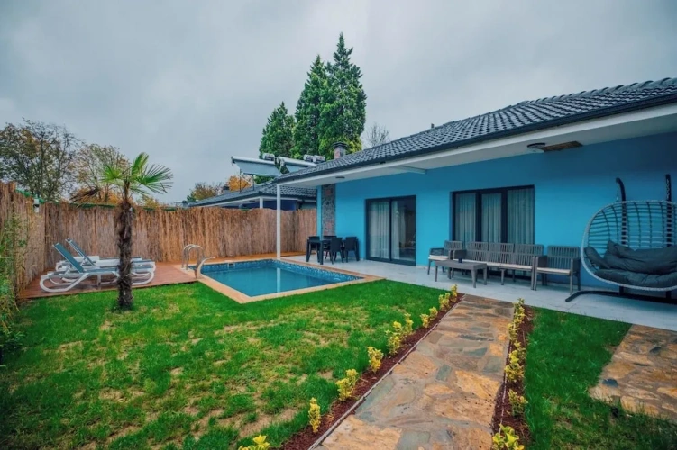 Family Villa with courtyard view
