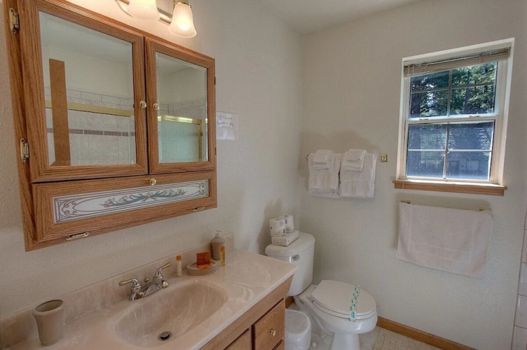 Bear Country 4 Bedroom Home by RedAwning