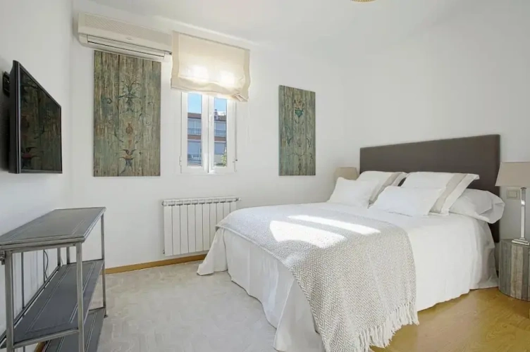 2 Bedrooms Apartment
