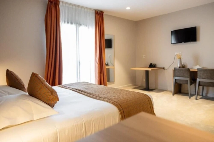 Comfort room with sea view