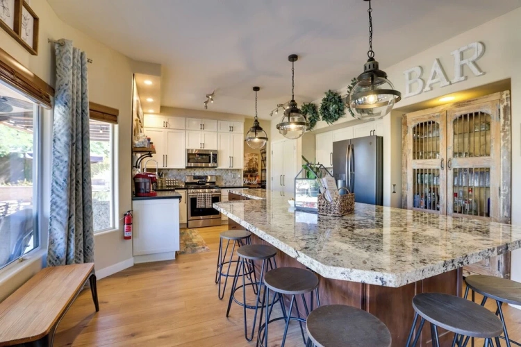 4 Bedrooms Cottage