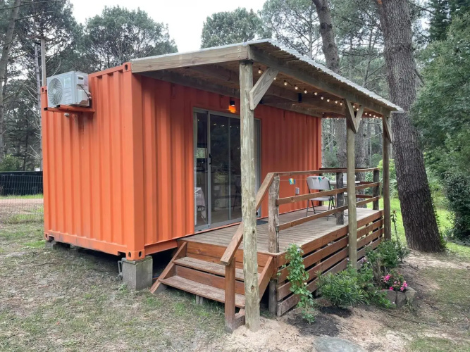 Helles, modernes Containerhaus