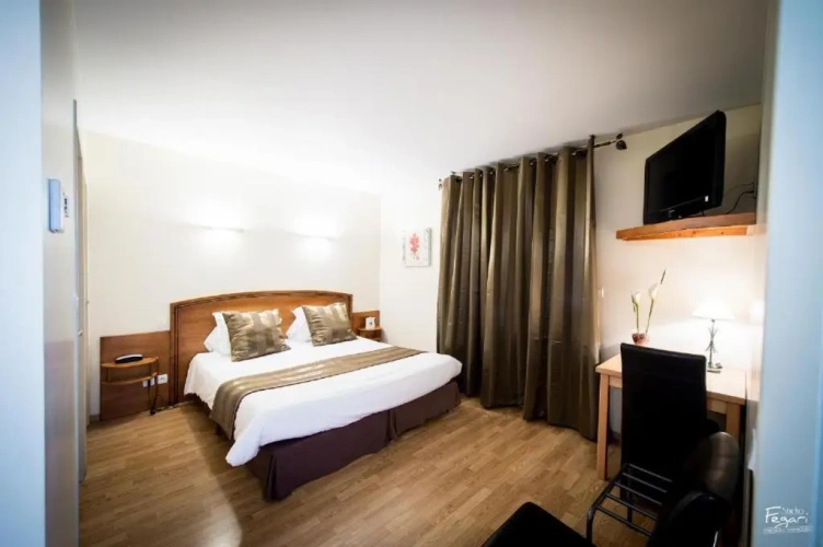 Standard Twin room with garden view