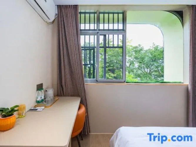 Standard Twin room with lake view