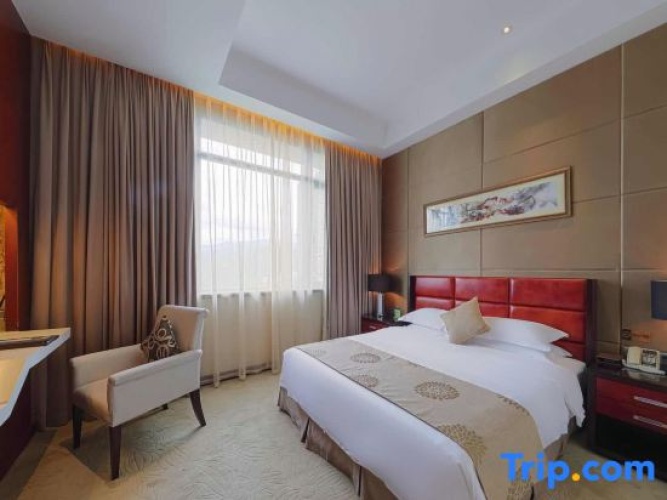 Deluxe Double Suite with garden view