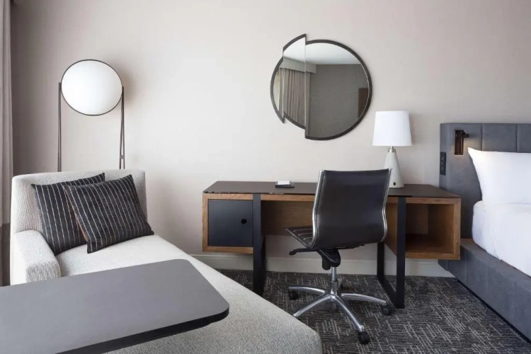 Double Club Access room with city view
