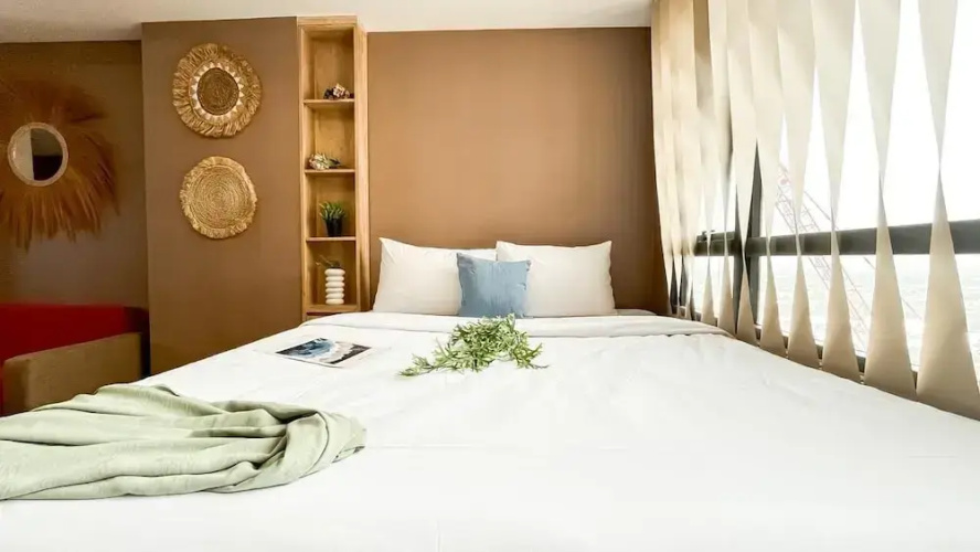 Earth Toned Studio Apartment Collins Boulevard