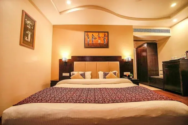 Fabhotel Gold Leaf I