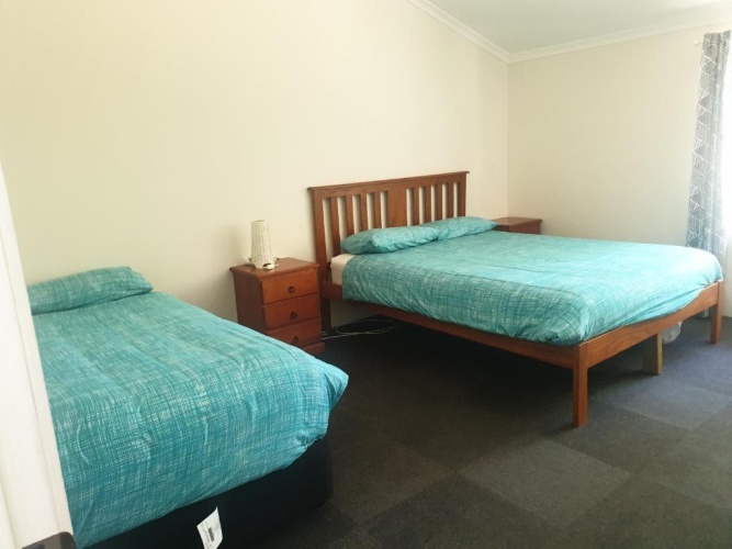 3 Bedrooms Bungalow
