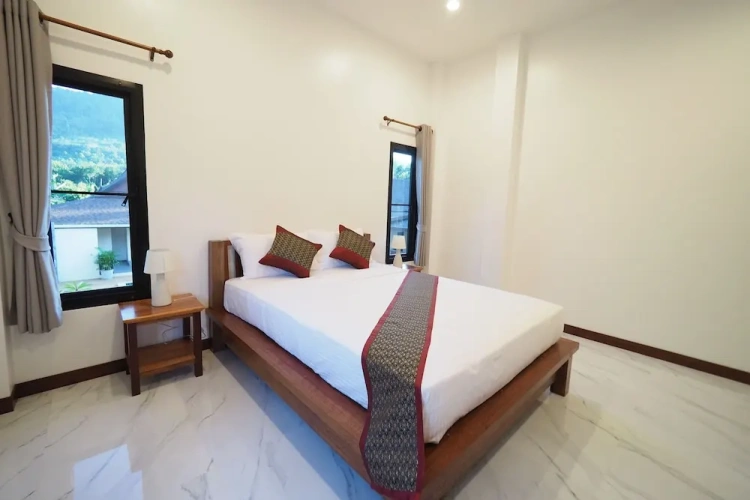 2 Bedrooms Standard Family room with balcony and with garden view