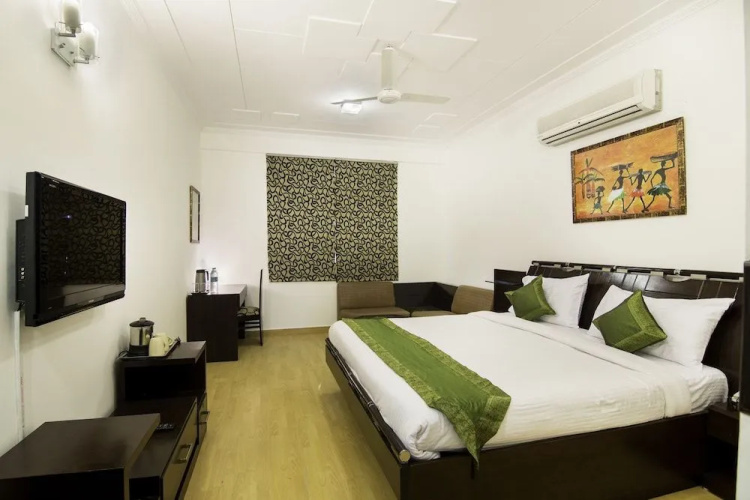 Treebo Four Sight Sector - 14 Gurgaon