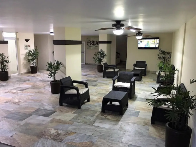 Del Real Hotel & Suites