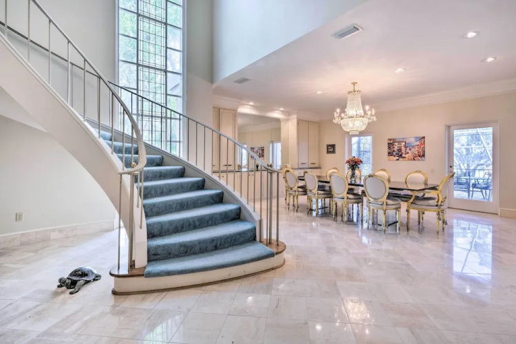 Lanai & Pool: Elegant Villa in Winter Haven!