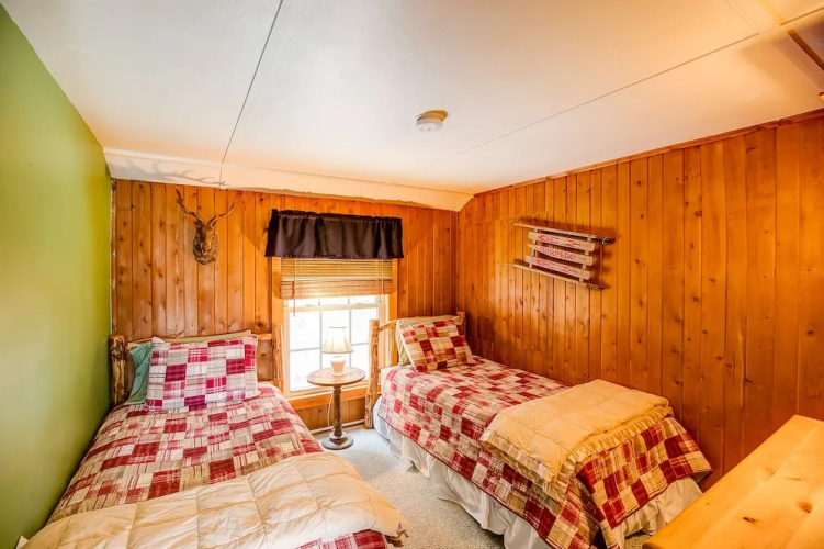 Timberholm Inn