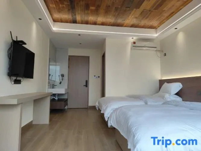 Standard Twin room with mountain view