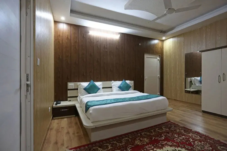 OYO 7024 Hotel Vakratunda