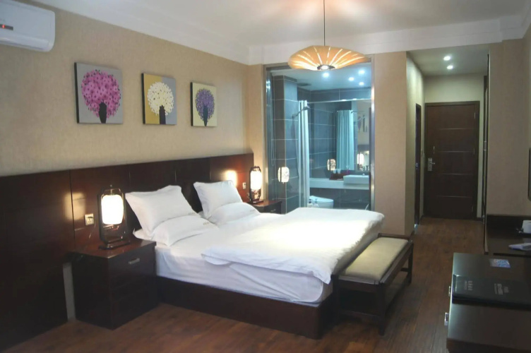 Dali Encounter Hotel