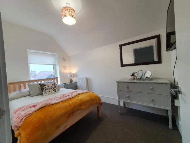 Riverdale House(4 Bedrooms) Serviced Accommodation