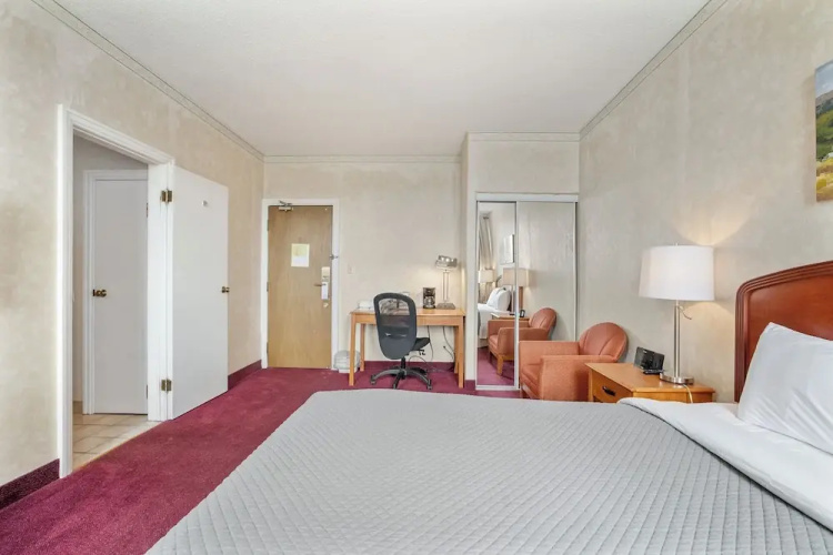 Royal Inn and Suites at Guelph