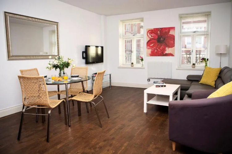 Apartment 2, Trafalgar Square (Second Floor)