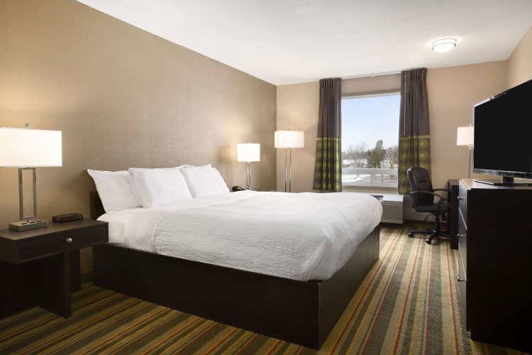 Days Inn By Wyndham Woodstock photo 8