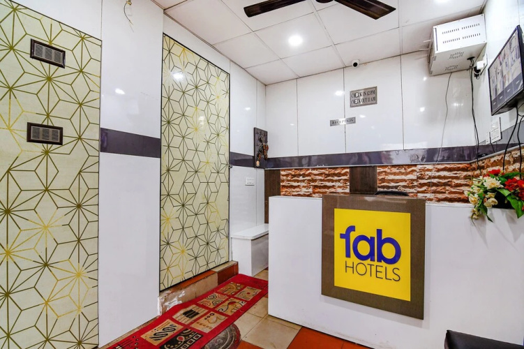 Fabhotel White House I